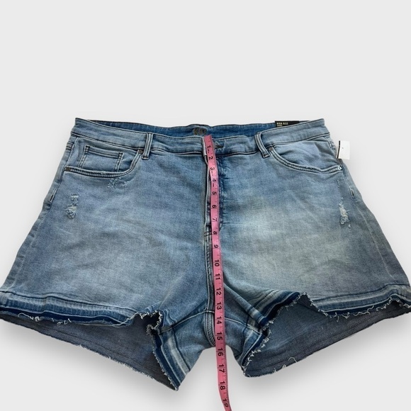 KUT From the Kloth High Rise Short Plus Size 22W Wide - Picture 12 of 13